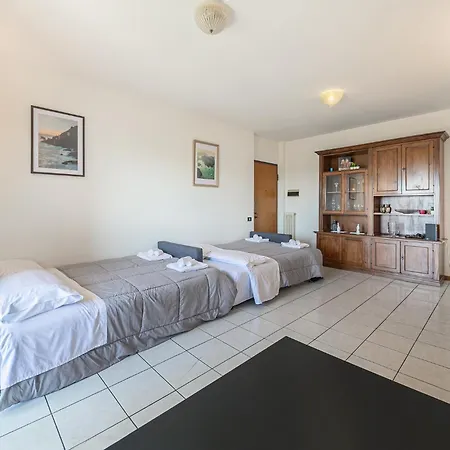 Daire The Airport & The Train Station