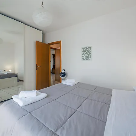 Lägenhet The Airport & The Train Station Bergamo