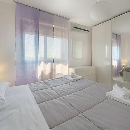 Lägenhet The Airport & The Train Station