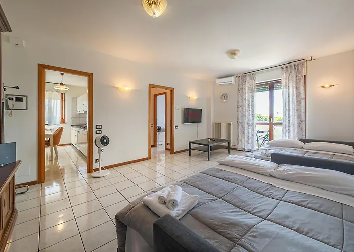 The Airport & The Train Station Appartamento