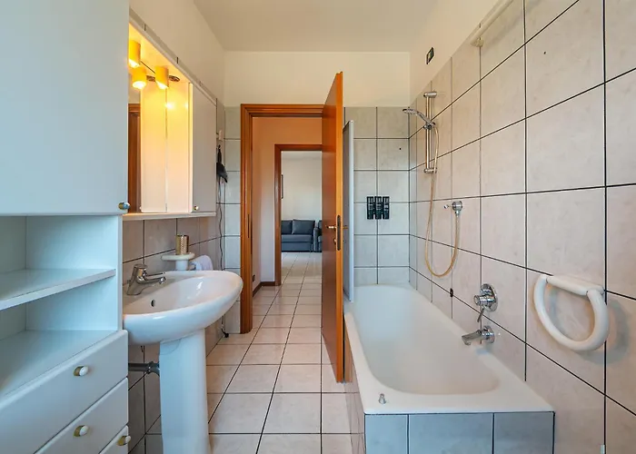 Daire The Airport & The Train Station