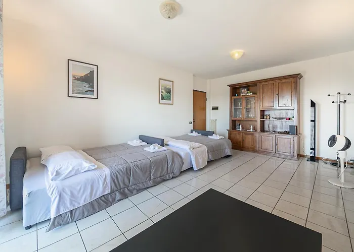 Daire The Airport & The Train Station