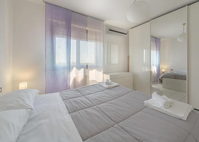 Daire The Airport & The Train Station